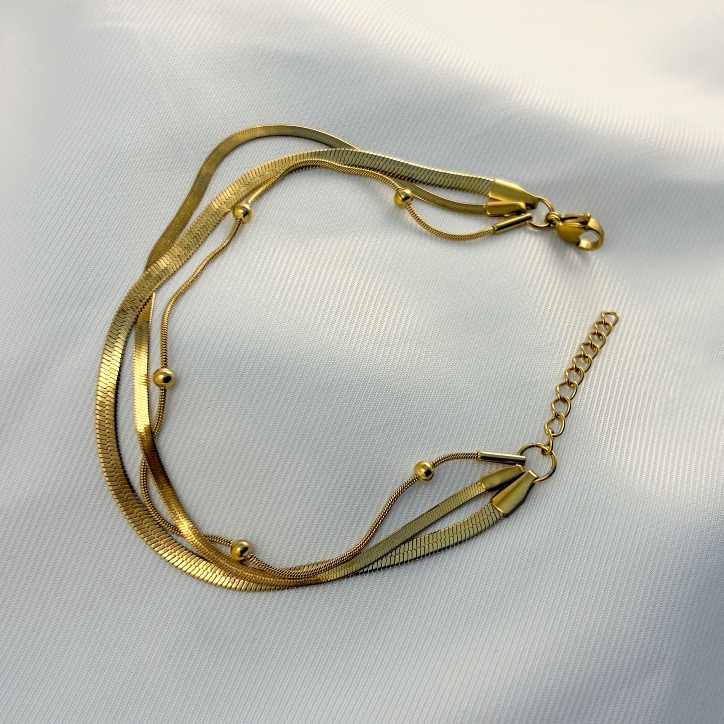 Pulsera triple acero inoxidable planchada bolitas dorado