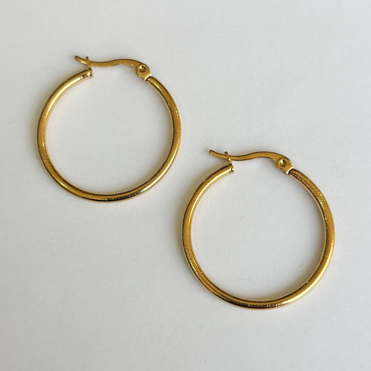 Arracadas acero inoxidable tubular diamantado 3 cm doradas