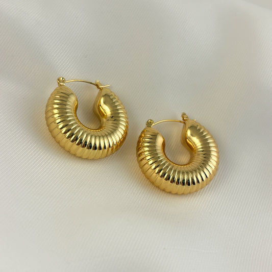 Arracadas chunky oruga 3 cm acero inoxidable dorado