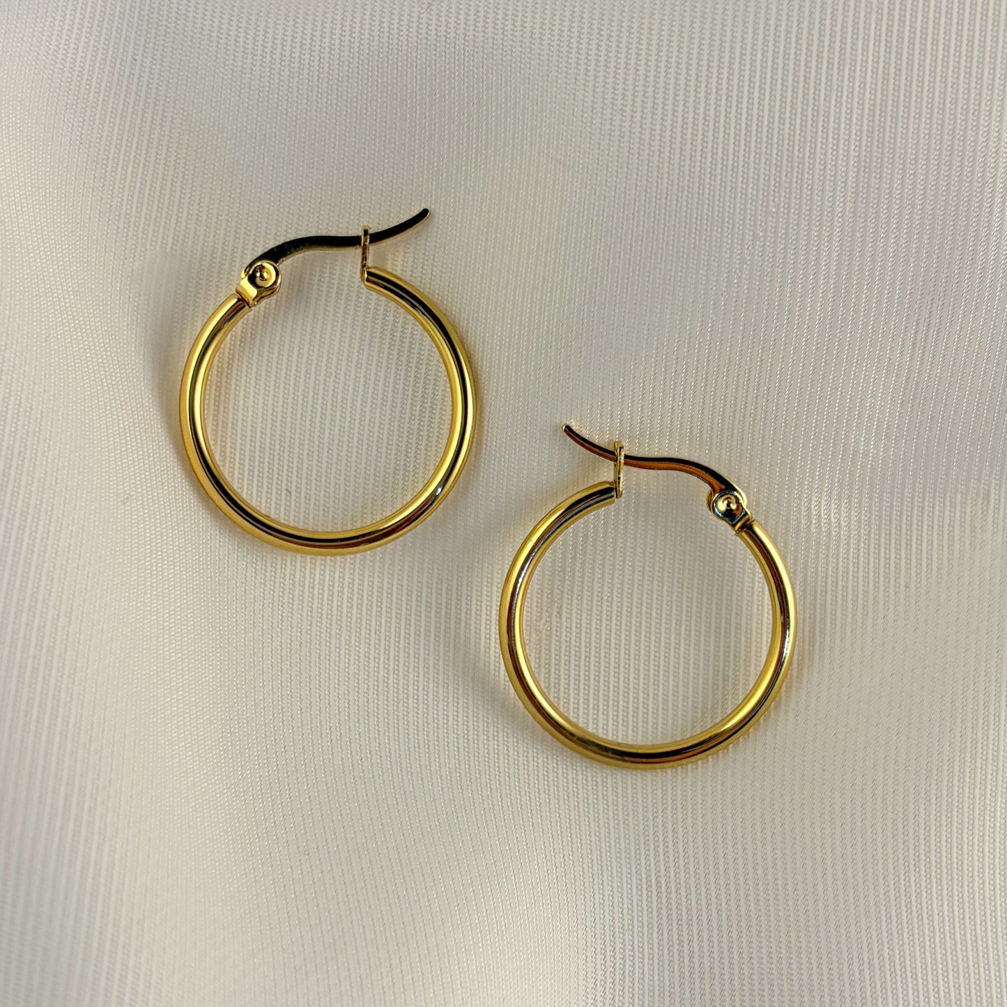 Arracadas acero inoxidable tubulares 2,5 cm doradas