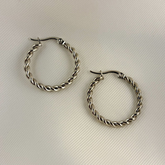 Arracadas trenzadas acero inoxidable 2,5 cm plateadas