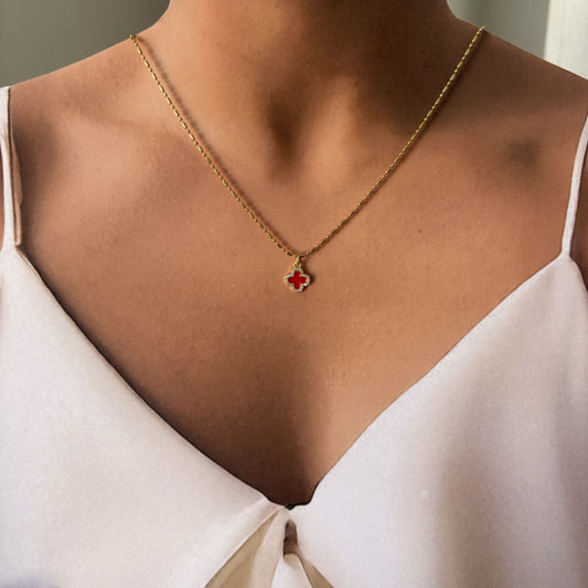 Set collar acero y aretes chapa de oro trébol rojo