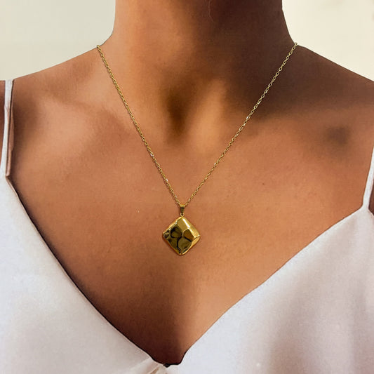 Set collar con aretes acero inoxidable cuadro martillado dorado