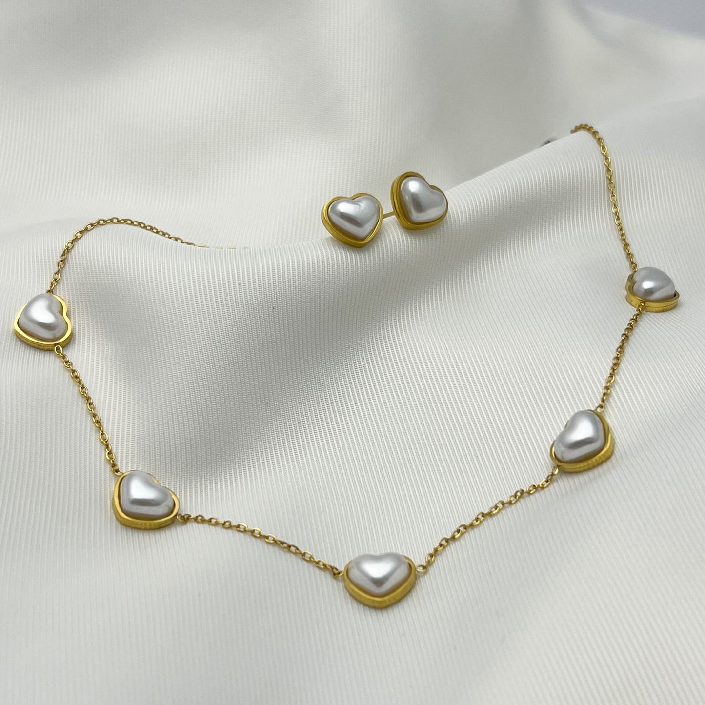 Set aretes y collar acero inoxidable corazón perla dorado