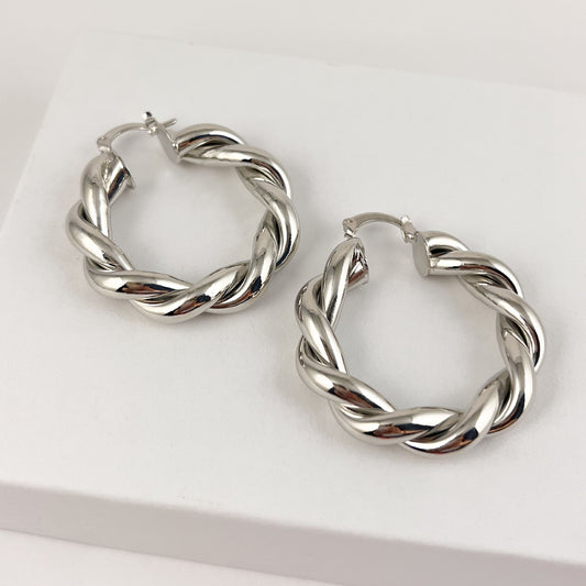 Arracadas chapa de oro trenzadas tono plateado 4 cm