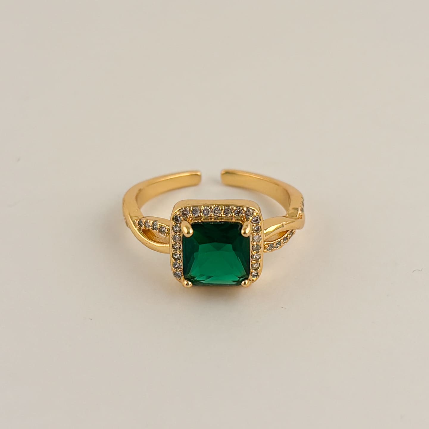 Anillo cuadro verde chapa de oro