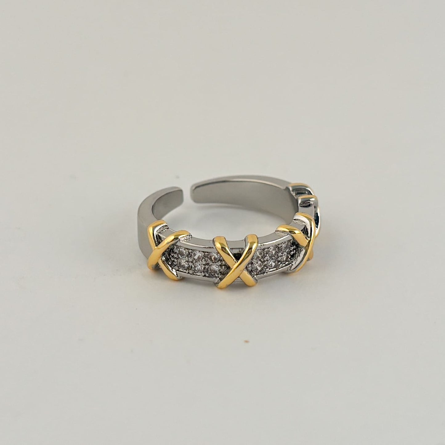 Anillo plateado zirconias cuatro xs chapa de oro