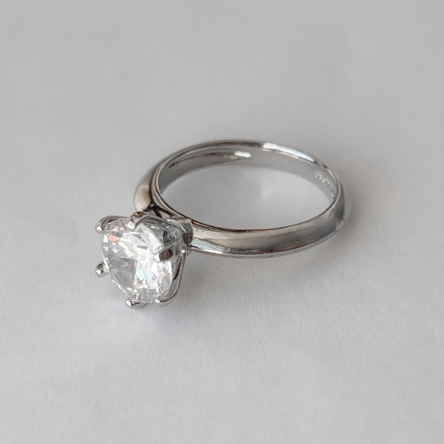 Anillo tipo compromiso plateado zirconia chapa de oro