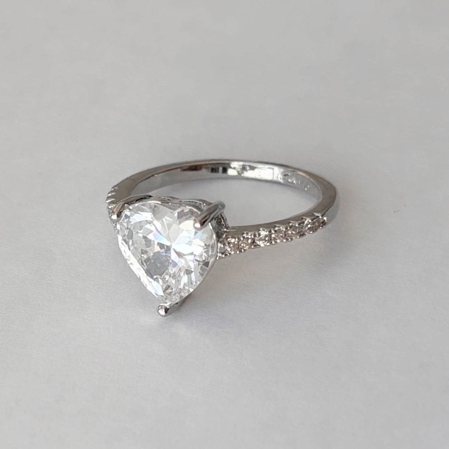 Anillo plateado zirconia corazón chapa de oro
