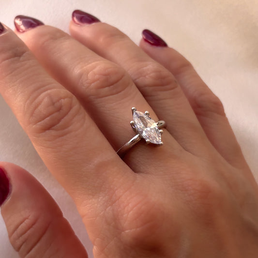 Anillo plateado zirconia marquesa