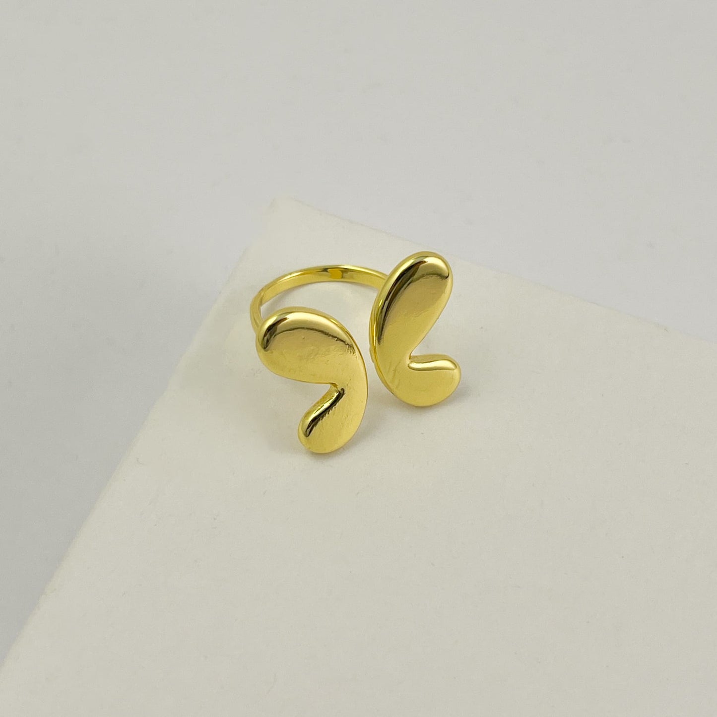 Anillo alas mariposa chapa de oro ajustable