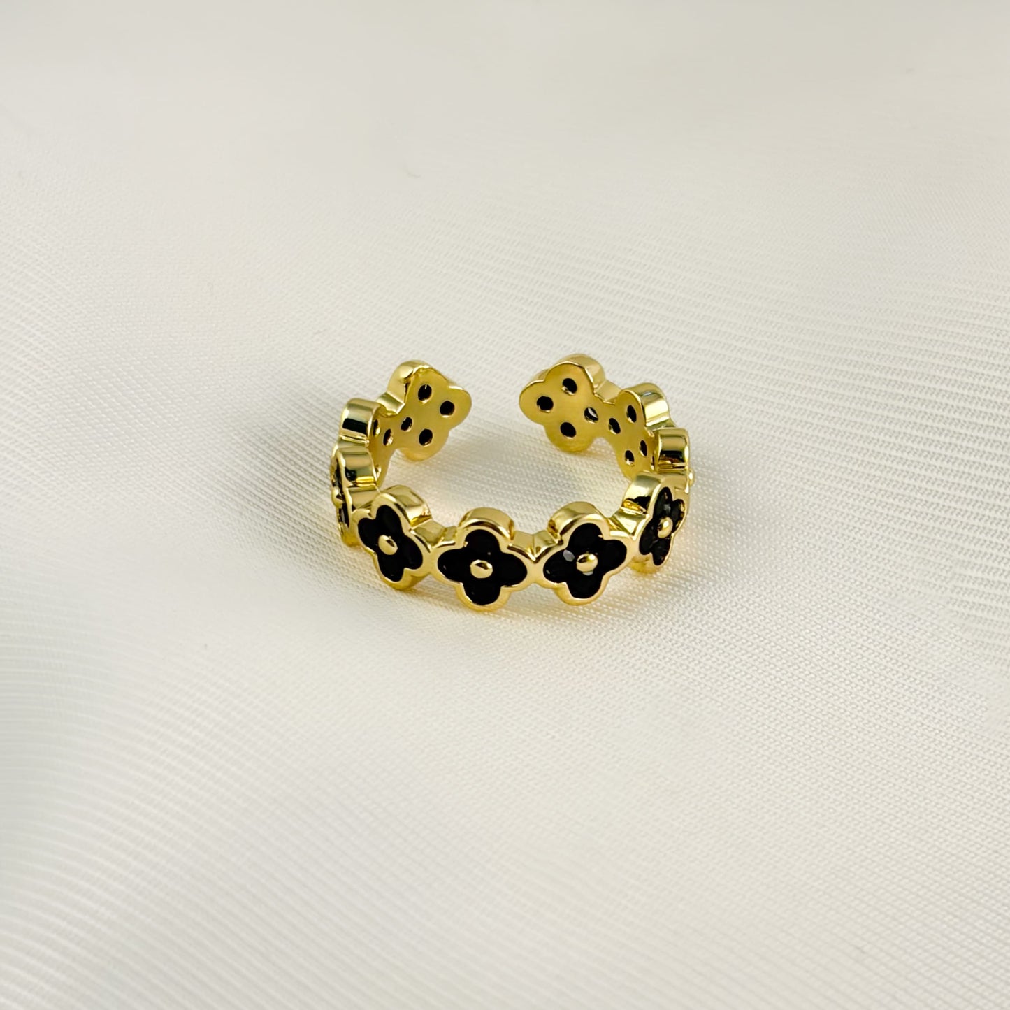 Anillo tréboles negros chapa de oro ajustable