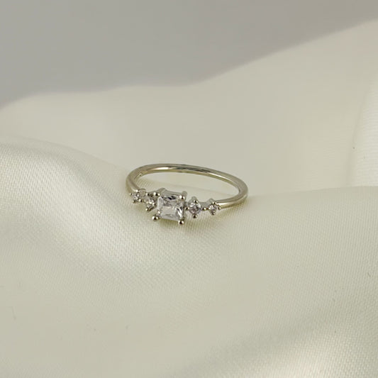 Anillo plateado zirconia cuadrada cristales chapa de oro
