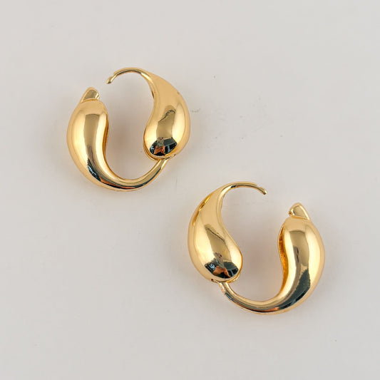 Aretes tipo arracadas ying yang gota chapa de oro