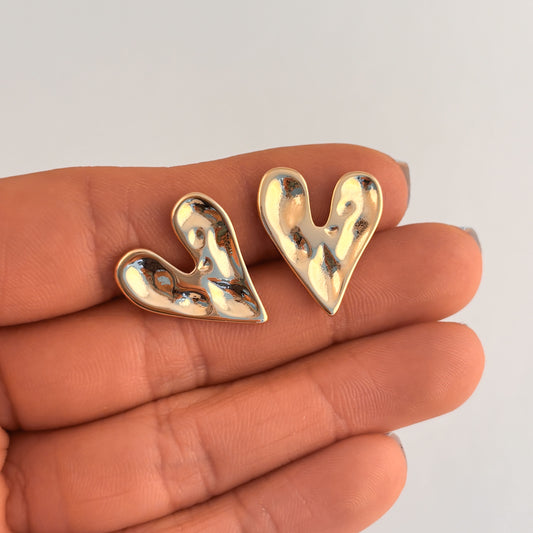 Aretes pegados corazón irregular chapa de oro