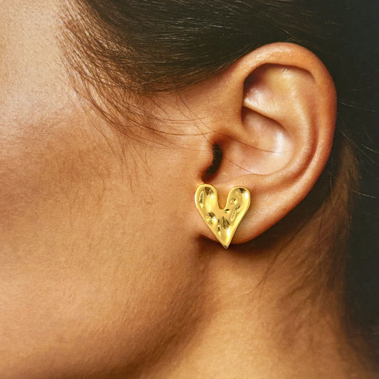 Aretes pegados corazón irregular chapa de oro
