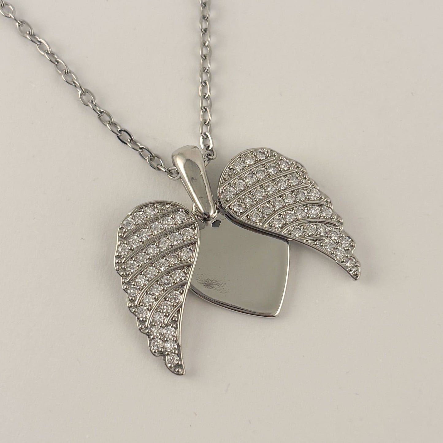 Collar dije corazón con alas de ángel para grabar cadena de acero inoxidable