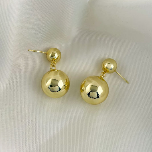 Aretes bola chunky colgante chapa de oro