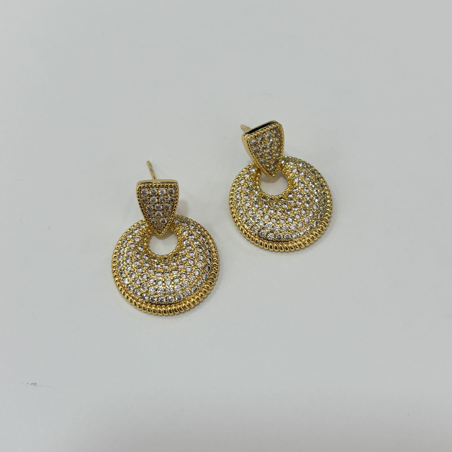 Aretes cortos circulo colgante zirconias chapa de oro