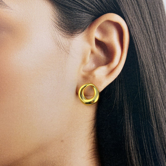 Aretes chapa de oro pegados aro irregular