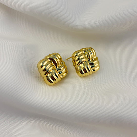 Aretes pegados cojín chapa de oro