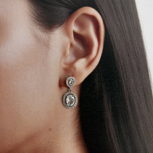 Aretes cortos plateados zirconias ovalados chapa de oro