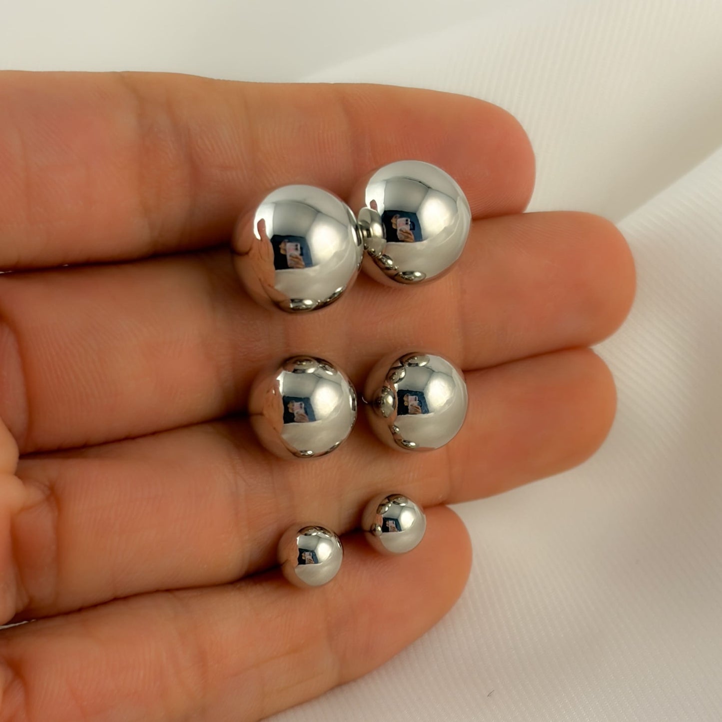 Aretes chapa de oro plateados bola lisa diferentes tamaños