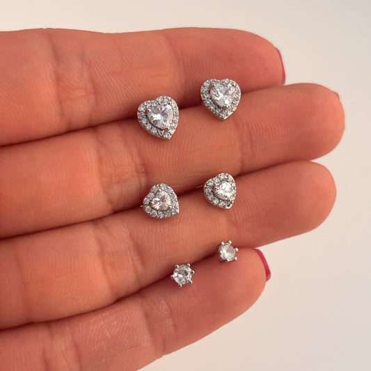 Aretes pegados chiquitos con zirconias baño de rodio