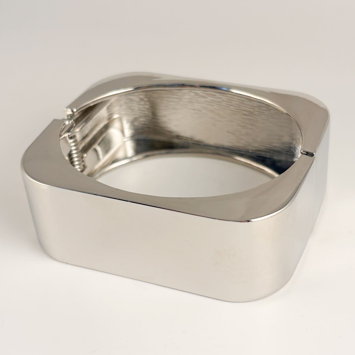 Brazalete grueso plateado chapa de oro