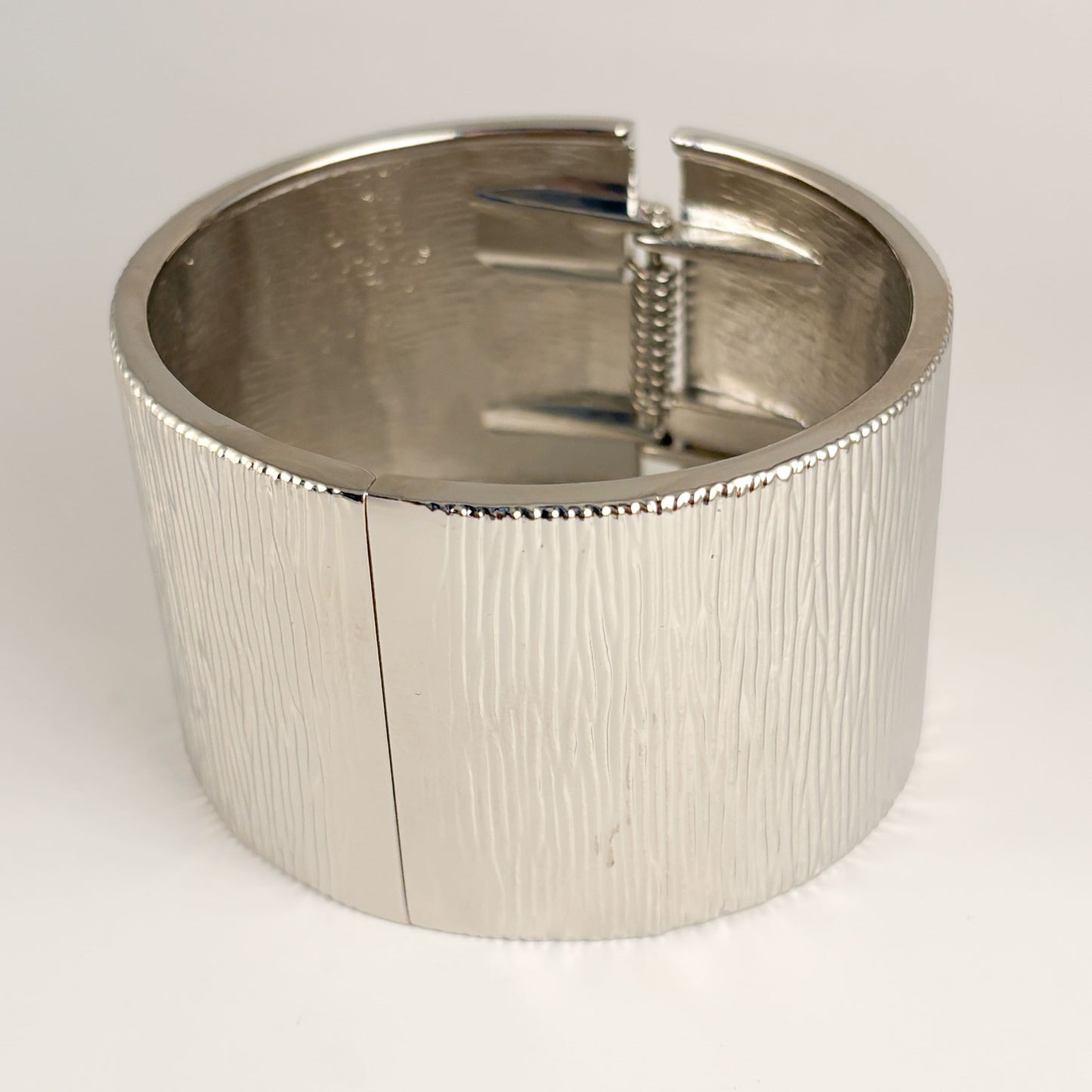Brazalete grueso plateado chapa de oro