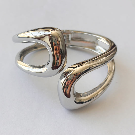 Brazalete dorado grande chunky contornos chapa de oro