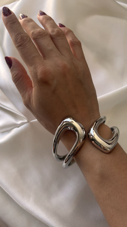 Brazalete dorado grande chunky contornos chapa de oro