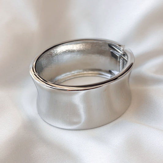 Brazalete grueso plateado liso chapa de oro