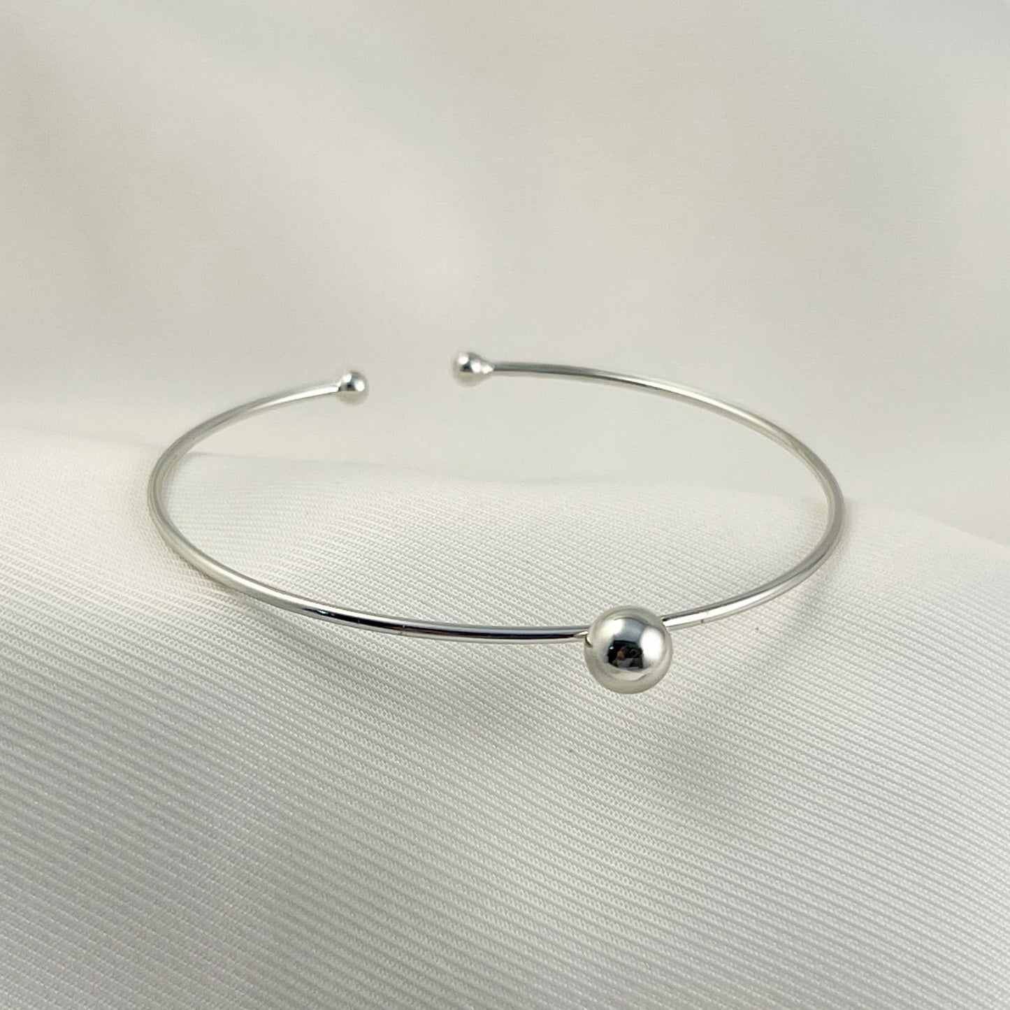 Brazalete delgado plateado chapa de oro