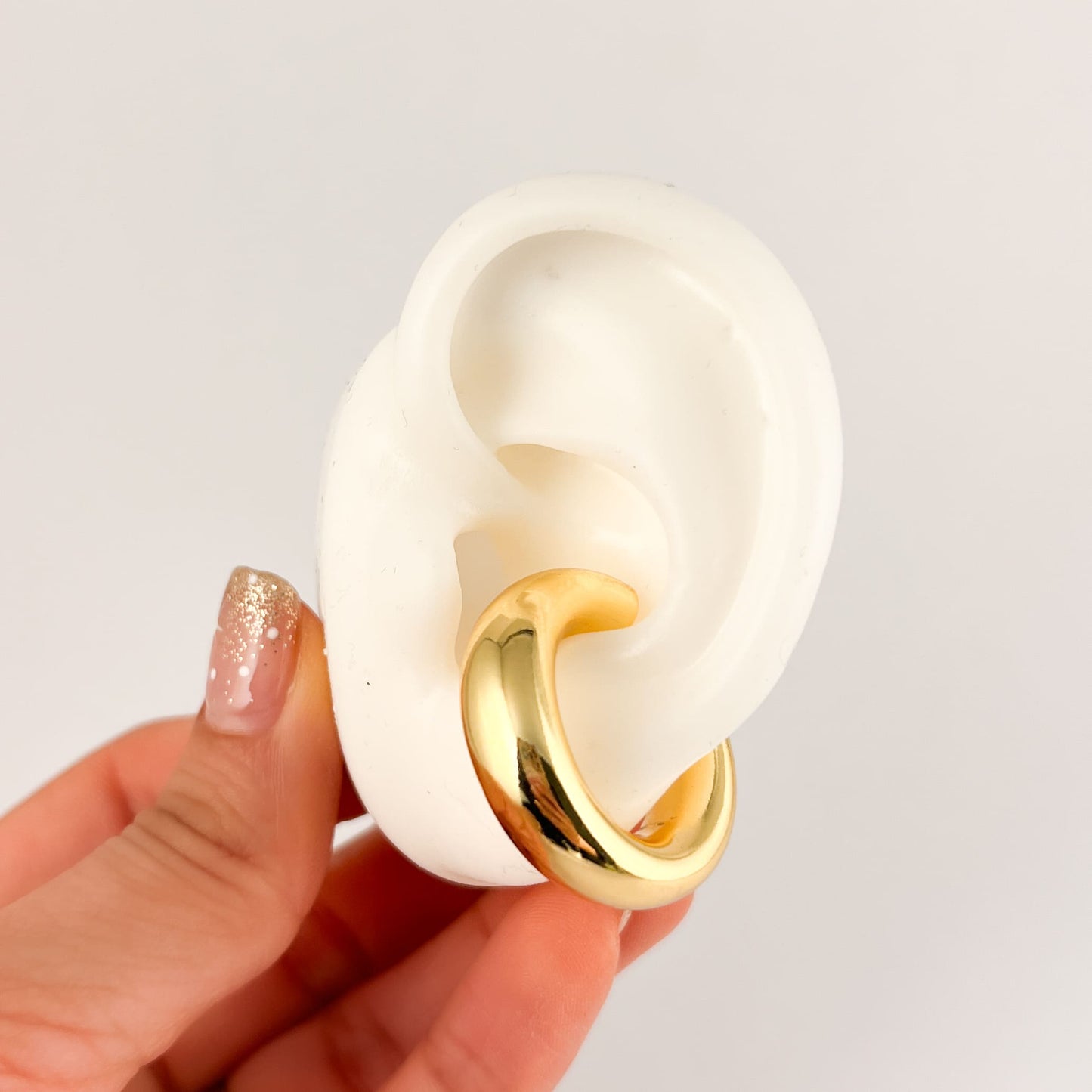 Ear cuff simulación de perforación chunky chico chapa de oro