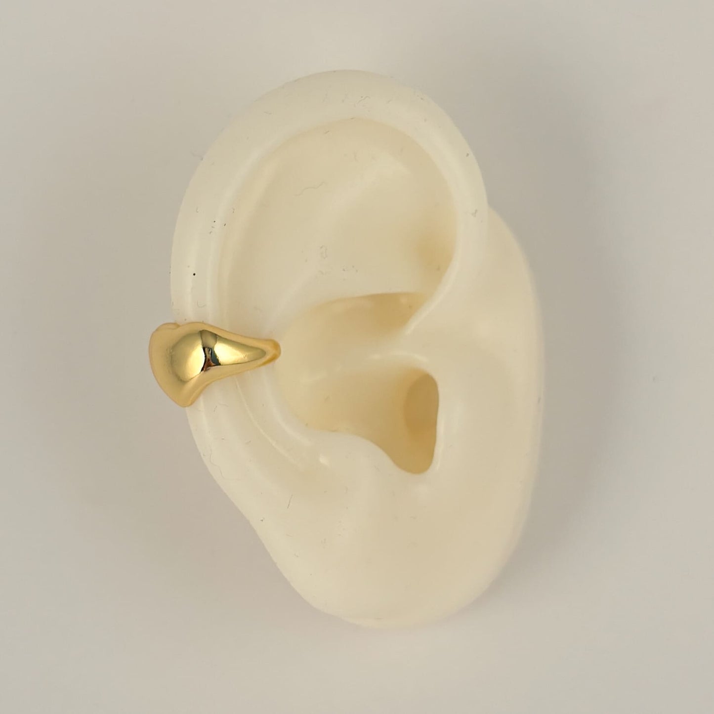 Ear cuff simulador de perforación corazón bold chapa de oro