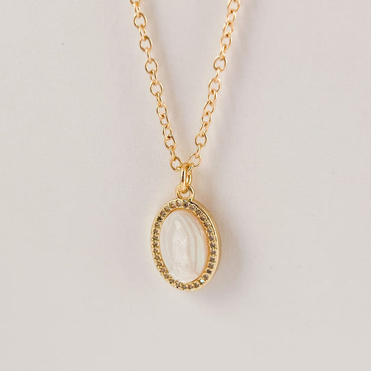 Collar dije medalla virgen de Guadalupe madre perla zirconias 1,5 cm chapa de oro
