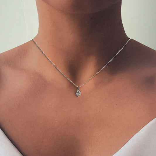Collar ajustable dije de trébol mini chapa de oro en plateado
