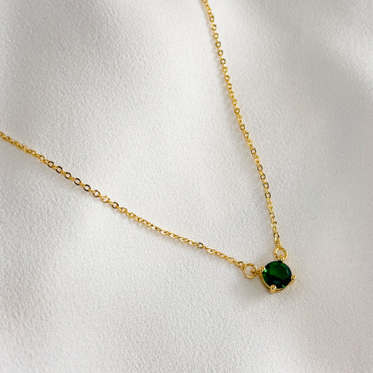 Collar dije cristal verde chapa de oro