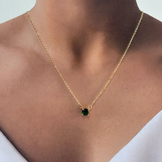 Collar dije cristal verde chapa de oro