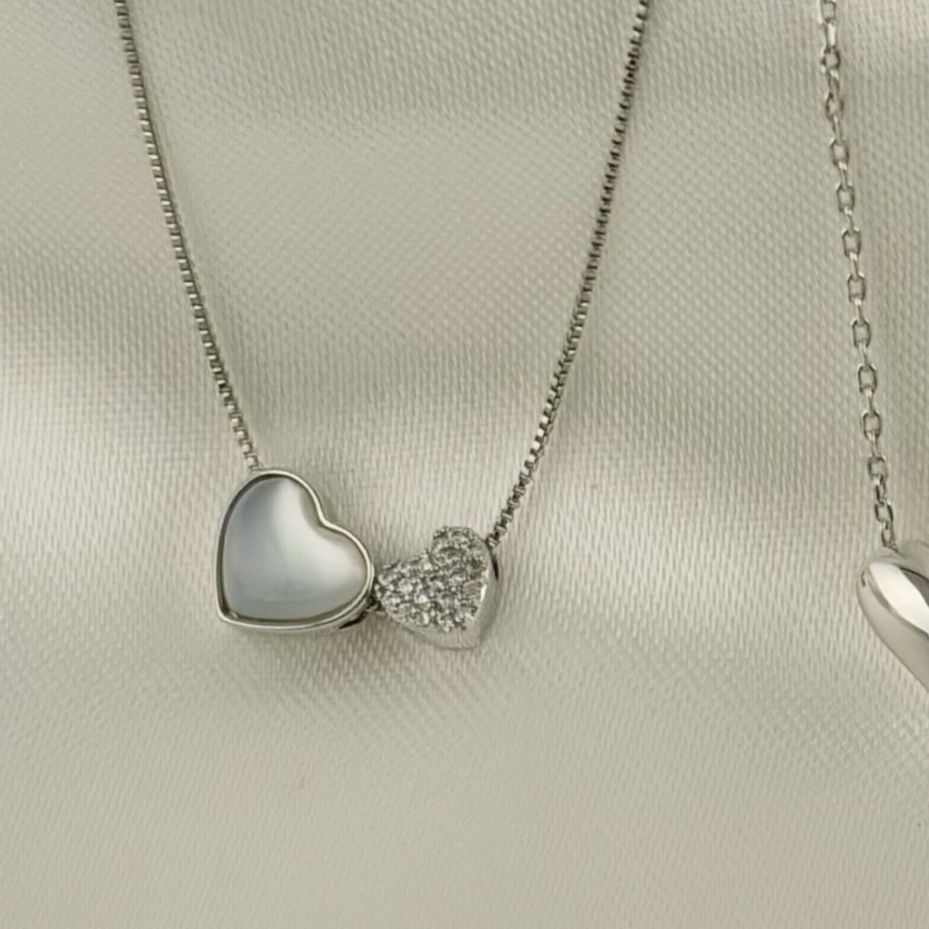 Collar dos corazónes madre perla zirconias baño de oro plateado