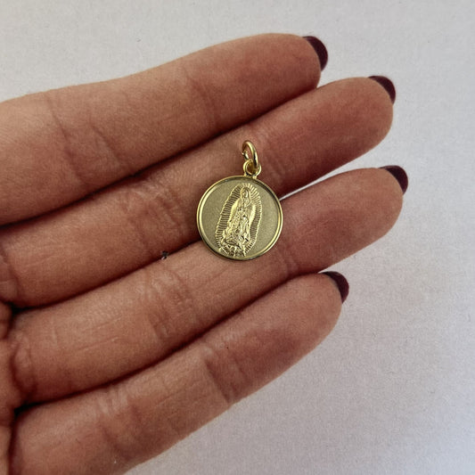 Dije medalla Virgen de Guadalupe mate chapa de oro 1,5 cm circular