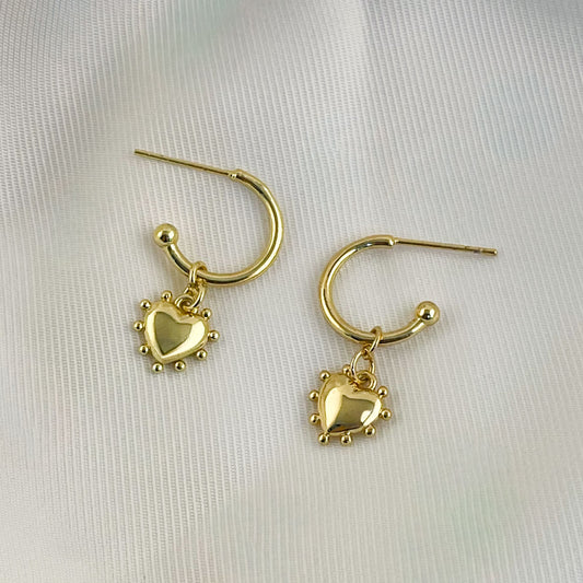 Semi huggies chapa de oro dije de corazón puntos