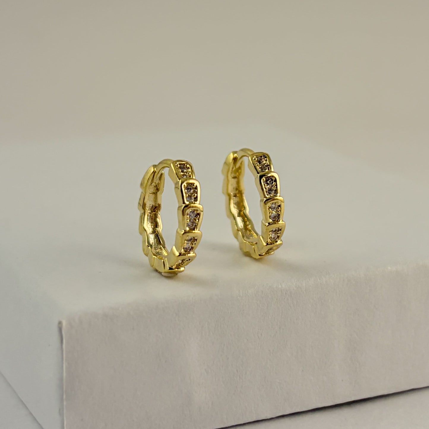 Huggies chapa de oro zirconias tipo serpiente