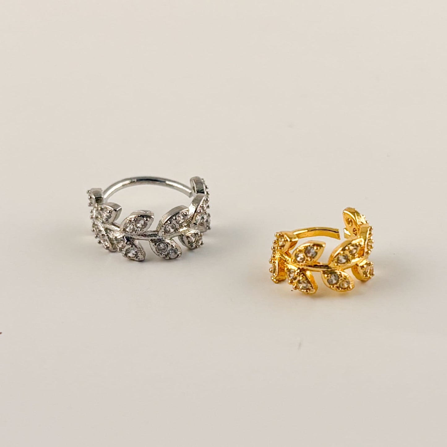 Piercing hélix argolla hojitas zirconias chapa de oro