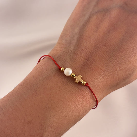 Pulsera hilo perla cruz chapa de oro