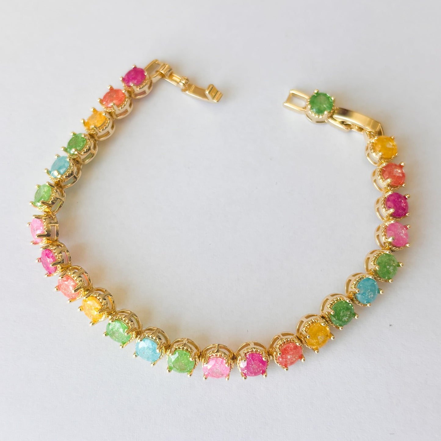 Pulsera zirconias de colores circular baño de oro