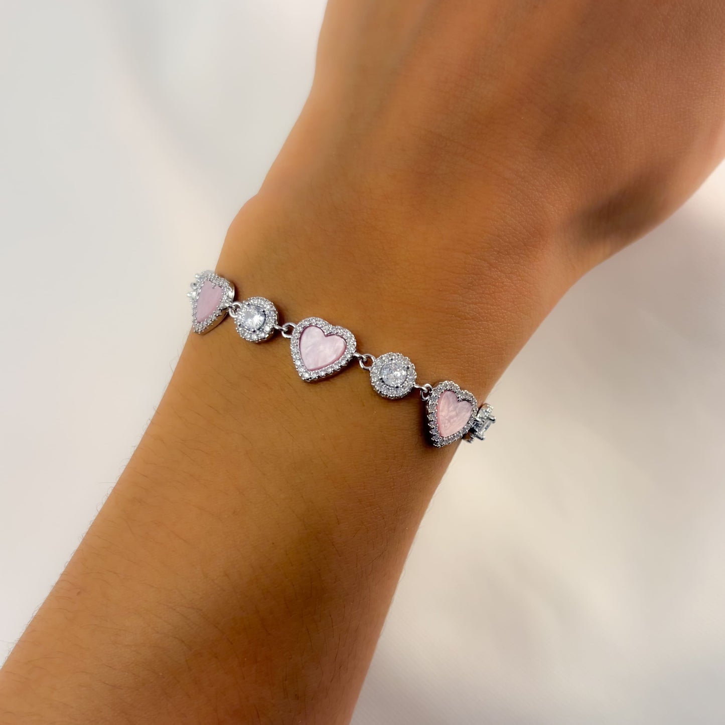 Pulsera plateada corazones rosas chapa de oro ajustable