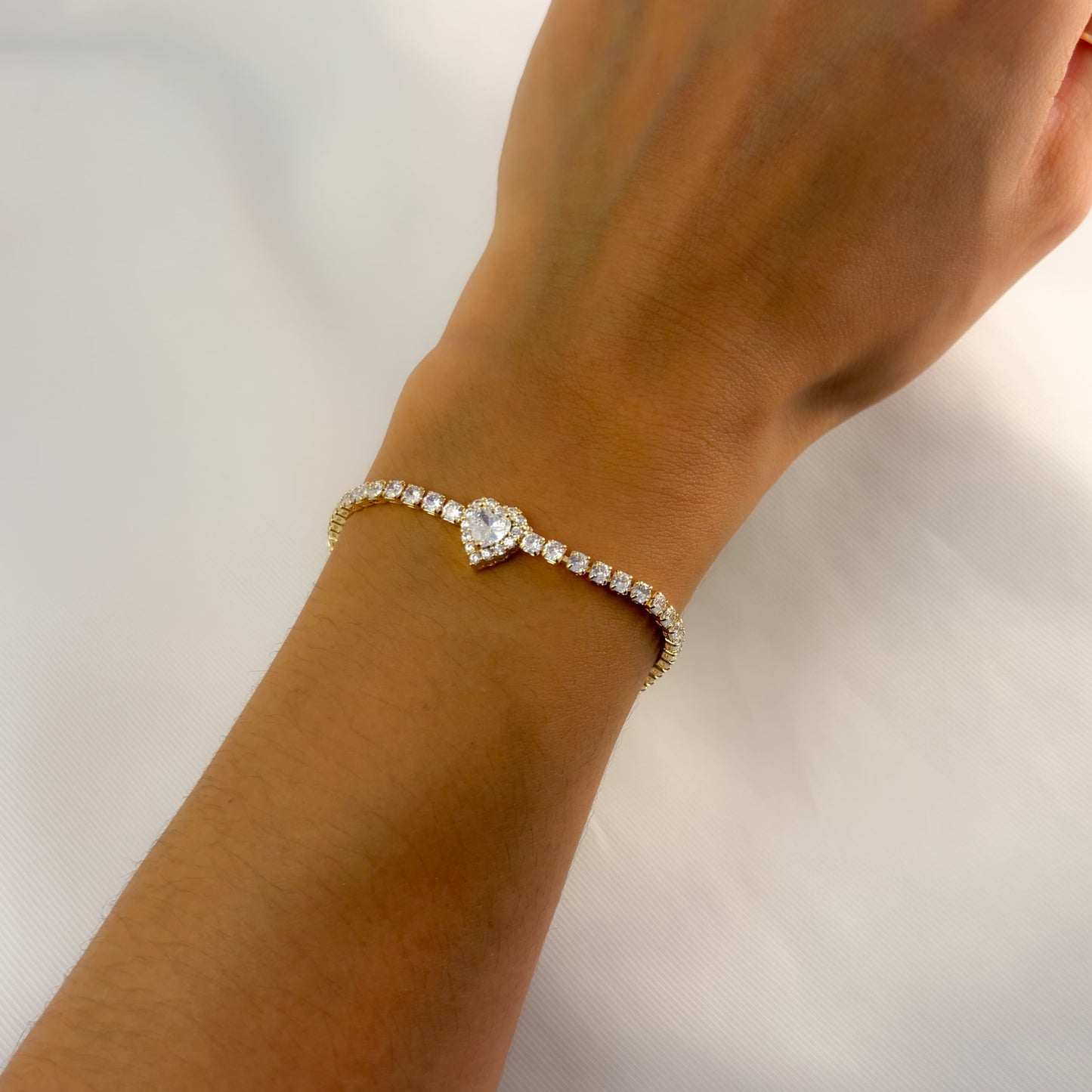Pulsera tennis chapa de oro corazón zirconias broche
