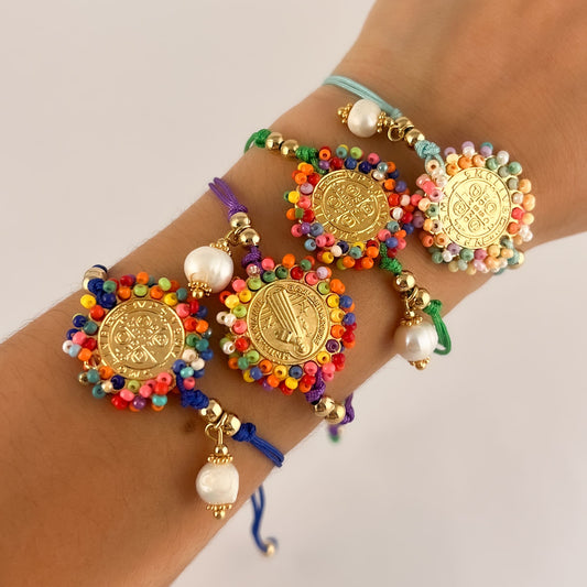 Pulsera hilo medalla bordada san Benito chaquira colores chapa de oro ¡Elige el color!